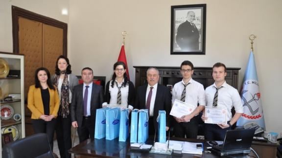 Ebru Nayim Fen Lisesinden YGS Sınavında İlk 1000´ e Giren Öğrenciler