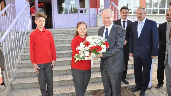 Sayın Valimiz Mehmet CEYLAN Hacıilbey Ortaokulunu Ziyaret Etti