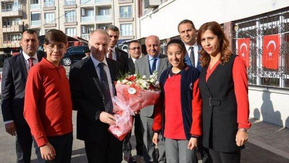 Tekirdağ Valisi Mehmet CEYLAN, Süleymanpaşa  İlçesindeki Ortaokullarımızı Ziyaret Etti