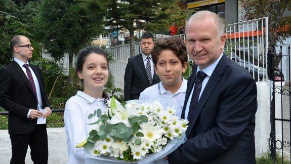Valimiz Sayın Mehmet Ceylan Öğretmen Mediha Mehmet Tetikol Ortaokulunu Ziyaret Etti