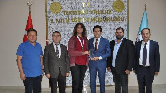  Ebru Nayim Fen Lisesi Öğrencisi Teknofestte Ödülünü Aldı