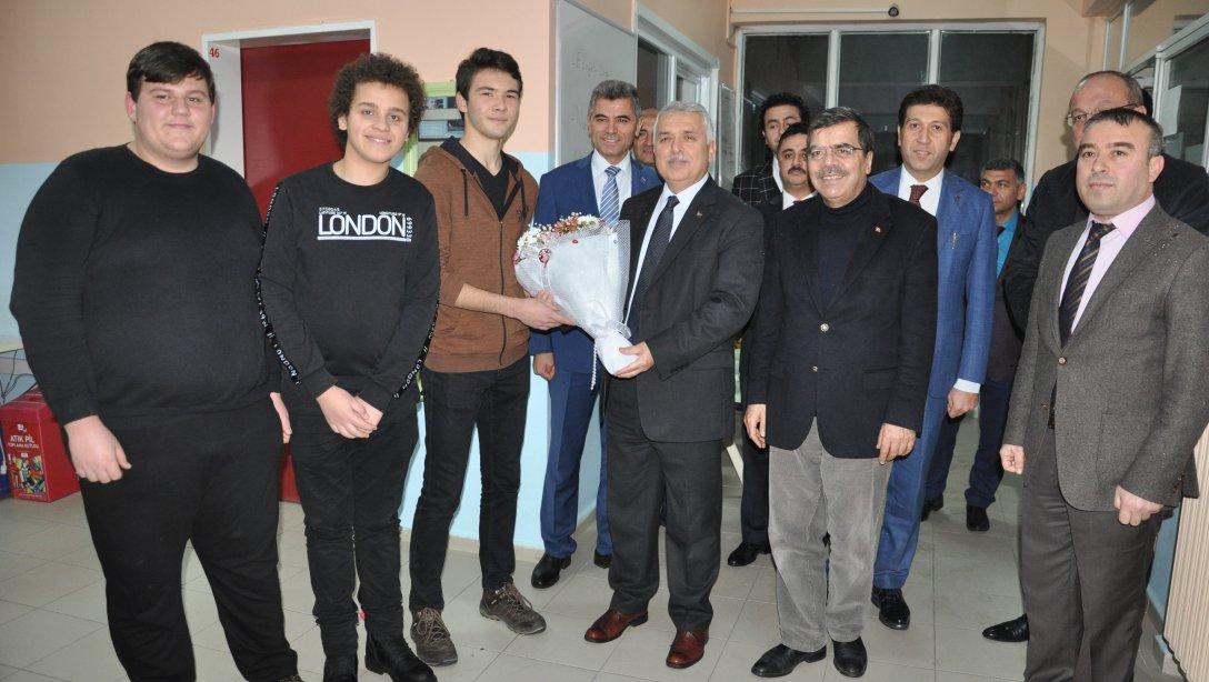 Valimiz Sayın Aziz YILDIRIM Ebru Nayim Fen Lisesi Pansiyonunu Ziyaret Etti