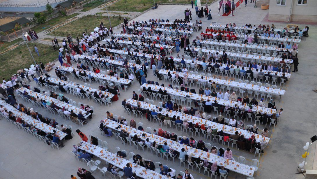 Çerkezköy Enesler Anadolu İmam Hatip Lisesi İftar Programı ve Mezuniyet Töreni Yapıldı
