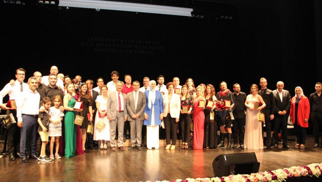 Çerkezköy İlçe Milli Eğitim Müdürlüğü Öğretmenler Korosu Konserini Gerçekleştirdi