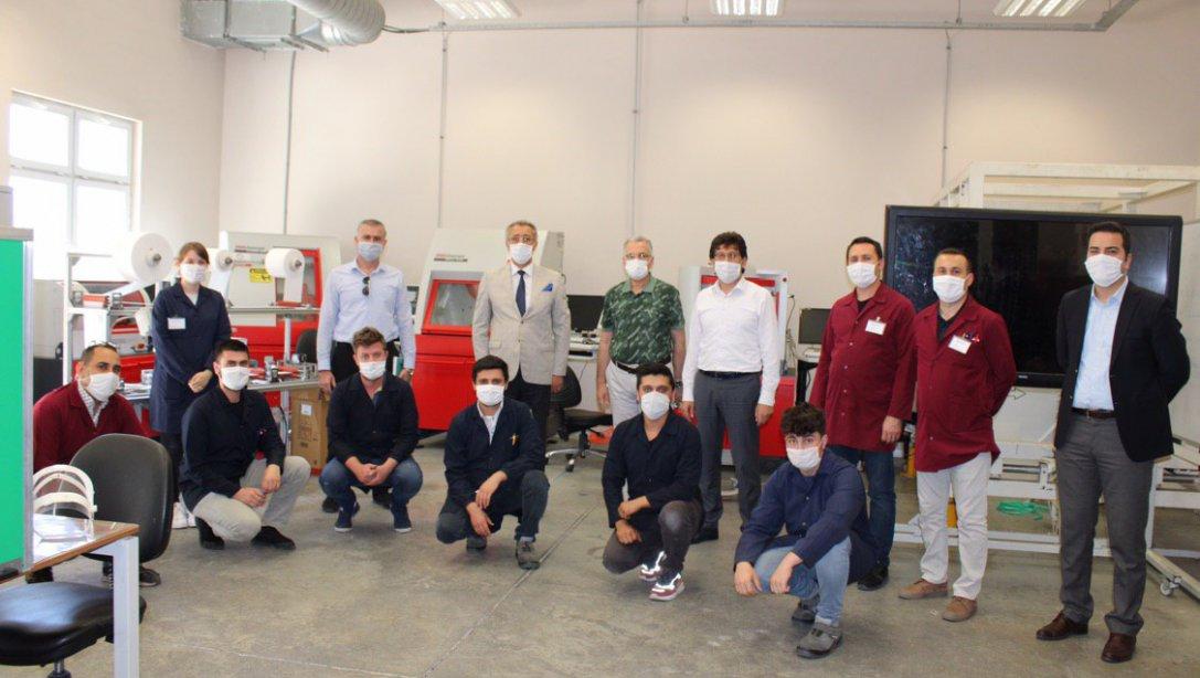 İl Milli Eğitim Müdürümüz Ersan Ulusan Cerrahi Maske Makinası Üreten Özel Çerkezköy Organize Sanayi Bölgesi Mesleki ve Teknik Anadolu Lisesi'ni Ziyaret Etti