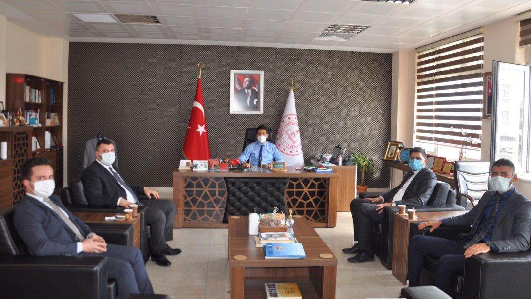Tekirdağ Ülkü Ocakları İl Başkanı Hayrullah Zıvalıoğlu ve İl Yöneticileri İl Milli Eğitim Müdürümüz Ersan Ulusan'ı Makamında Ziyaret Etti