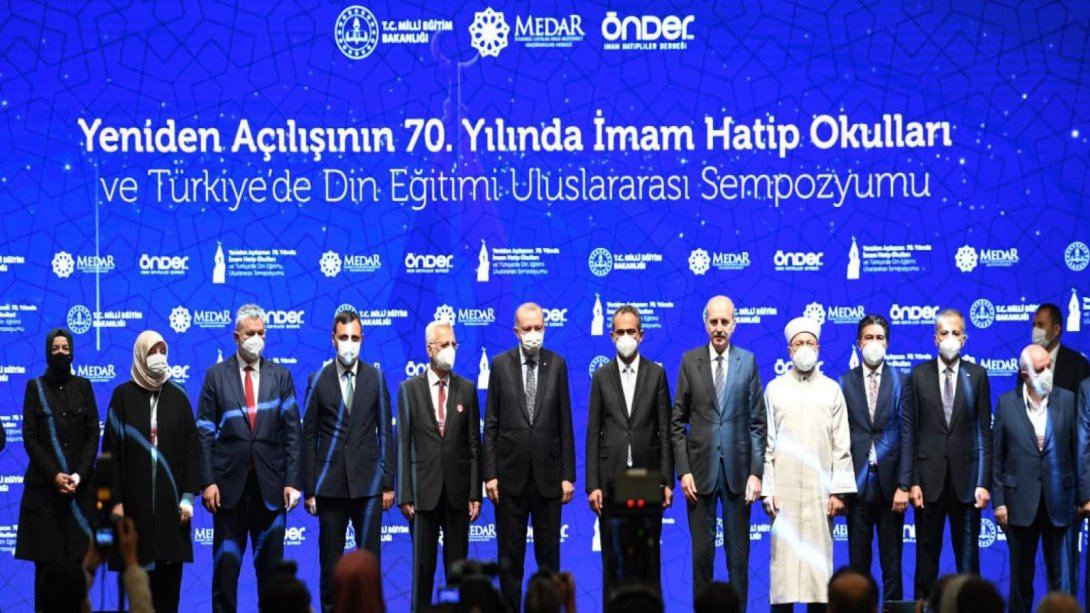Cumhurbaşkanı Erdoğan ve Bakan Özer, İmam Hatip Okulları Ve Türkiye'de Din Eğitimi Sempozyumu'nda Konuştu