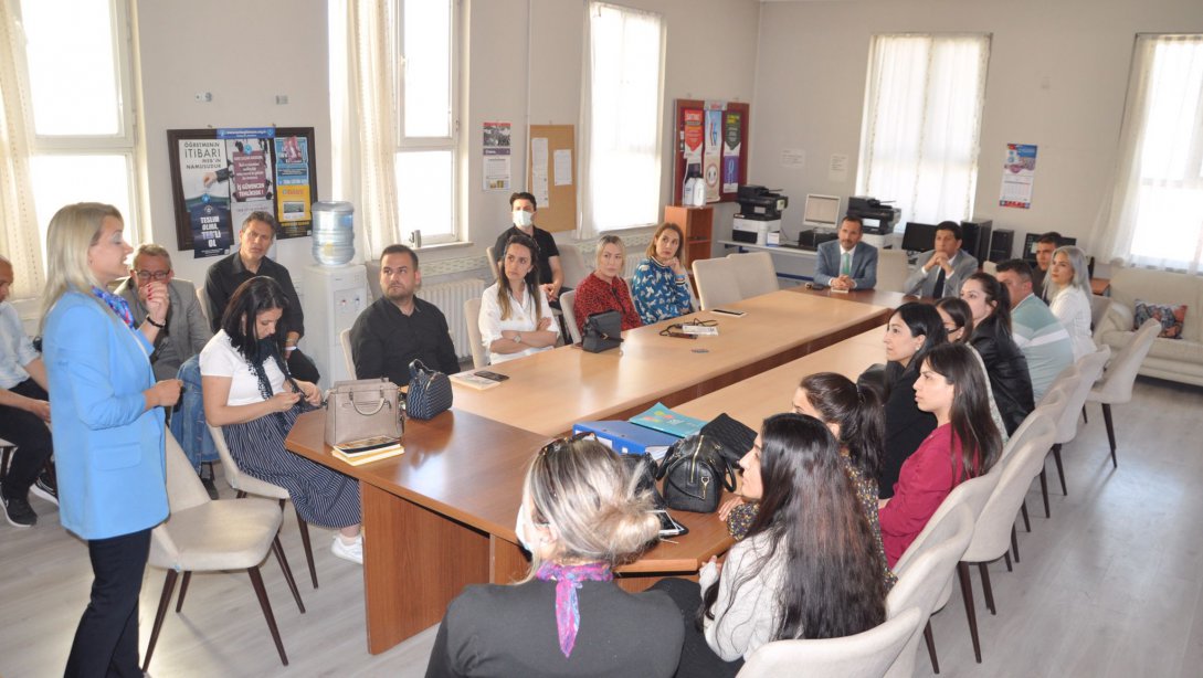 Her Kitap Bir Dünya Projesi Kapsamında Nisan Ayı Kitap Değerlendirmesi İl Milli Eğitim Müdürümüz Ersan Ulusan'ın Katılımı ile Malkara Atatürk Ortaokulunda Yapıldı