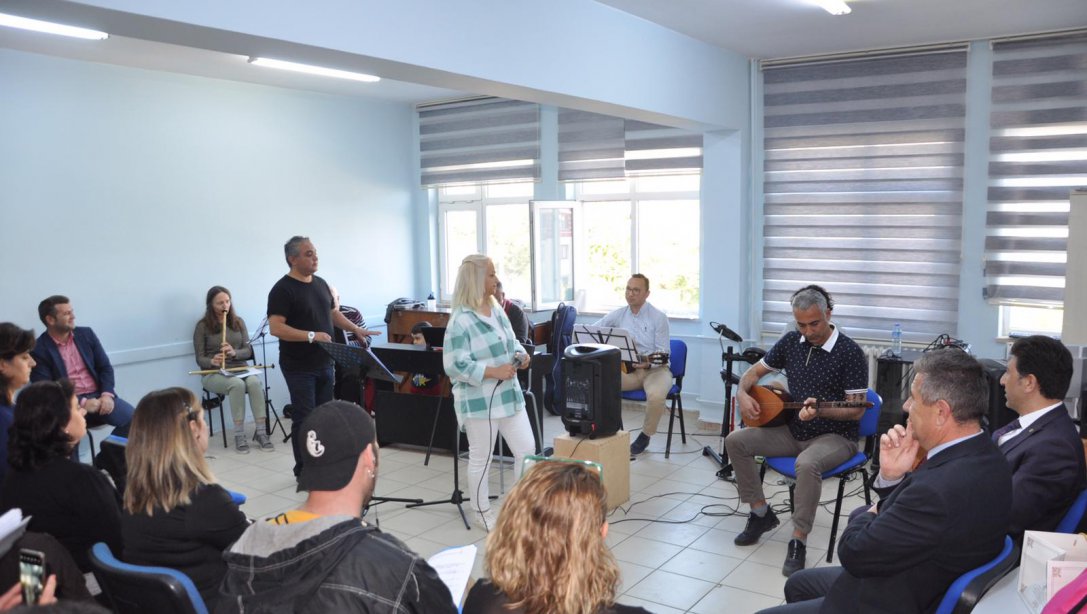 İl Milli Eğitim Müdürümüz Ersan Ulusan Türk Halk Müziği Öğretmenler Korosunu Ziyaret Etti
