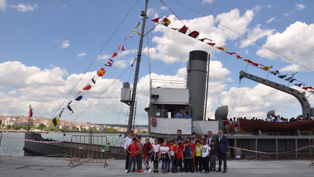 İl Milli Eğitim Müdürümüz Ersan Ulusan, İlimizde Ziyarete Açılan TCG Nusret Mayın Gemisi'ni Öğrencilerimiz İle Birlikte Ziyaret Etti