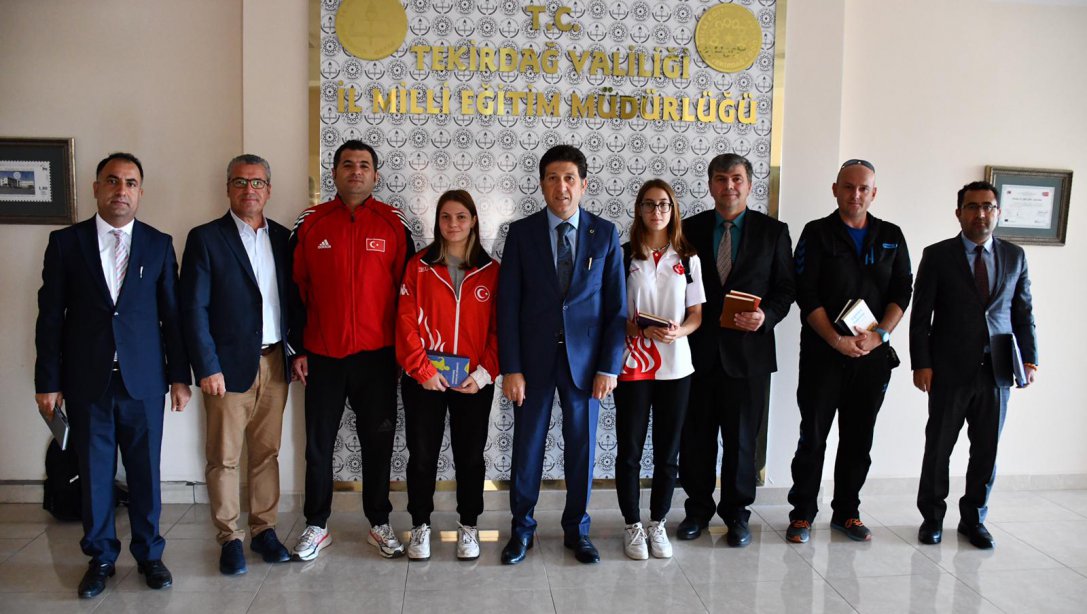 Çorlu Gazi Mustafa Kemal Atatürk Spor Lisesinin Şampiyon Öğrencileri İl Milli Eğitim Müdürümüz Ersan Ulusan'ı Ziyaret Etti 