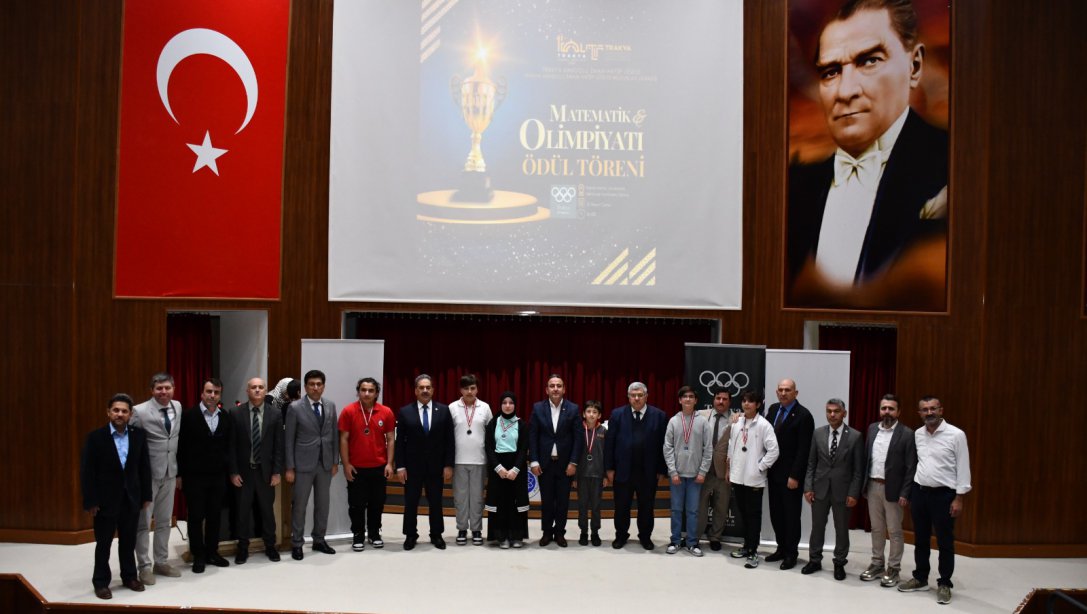 Trakya Anadolu İmam Hatip Lisesi, Namık Kemal Üniversitesi Konferans Salonunda Matematik Olimpiyatında Dereceye Giren Öğrencilere Ödül Töreni Düzenledi.