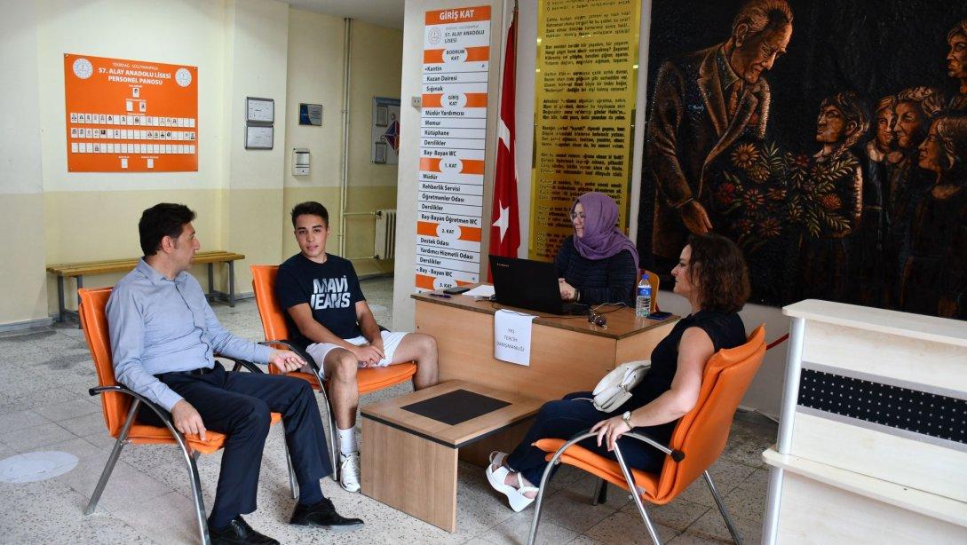 İl Milli Eğitim Müdürümüz Ersan Ulusan YKS Tercih Danışmanlığı Birimlerini Ziyaret Etti