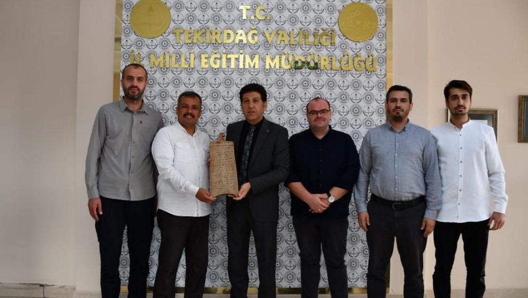 Hayrat Vakfı Tekirdağ Şube Başkanı Rıdvan Genç İl Millî Eğitim Müdürümüz Ersan Ulusan'ı Makamında Ziyaret Etti