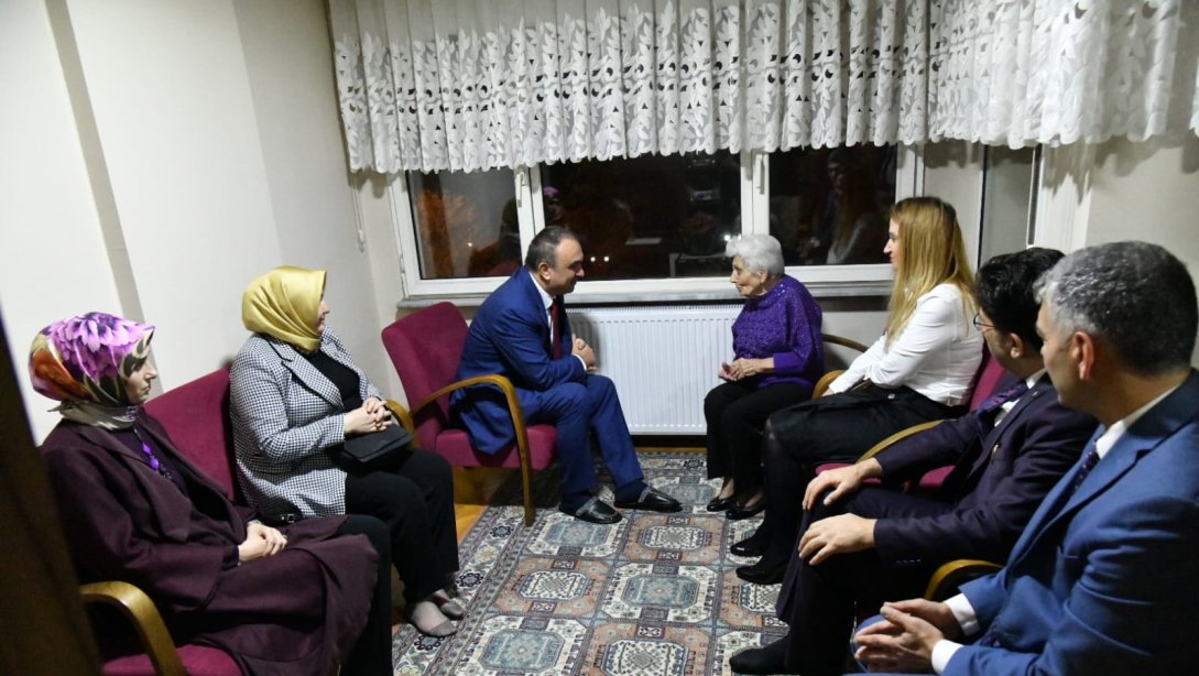 Vali Soytürk ve Eşi Nurdan Soytürk Emekli Öğretmen Bahriye Adalı'yı Ziyaret Etti