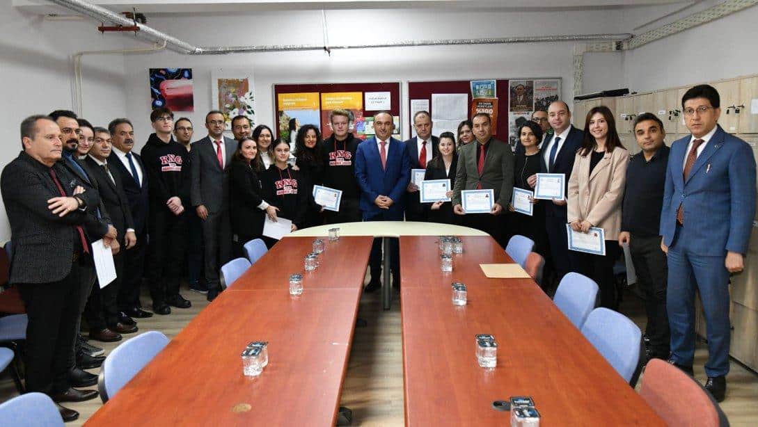 Vali Soytürk Kadriye Nazif Gölge Anadolu Lisesi İdarecileri ve Öğretmenlerine 