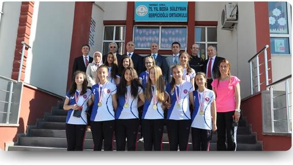 Çorlu 75. Yıl Bedia Süleyman Serpicioğlu Ortaokulu  Küçük Kızlar Voleybol Takımı Türkiye 1´ncisi Oldu
