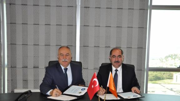 İlimiz Namık Kemal Üniversitesi İle İl Milli Eğitim Müdürlüğümüz arasında Meslek Dersleri Öğretmenlerine Yönelik Hizmetiçi Eğitim Protokolü İmzalandı.