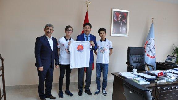 Türkiye İkincisi Öğrencilerden İl Milli Eğitim Müdürü Ersan ULUSANa davet ve ziyaret