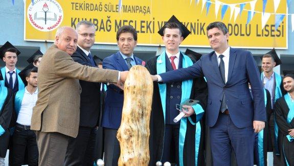 İl Milli Eğitim Müdürü Ersan ULUSAN, Kumbağ Mesleki ve Teknik Anadolu Lisesinin mezuniyet törenine katıldı