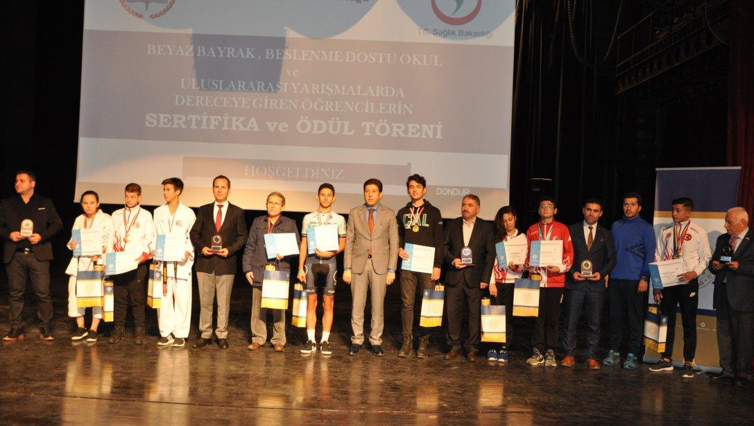 Uluslararası Yarışmalarda Dereceye Giren Öğrencilerimize Ödülleri Verildi 