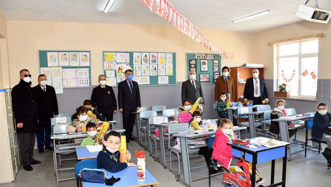 Vali Aziz Yıldırım Yüz Yüze Eğitime Başlayan Okulları Ziyaret Etti