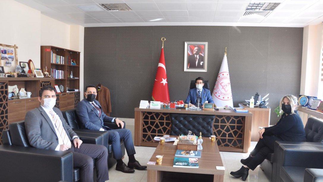 Yakın Doğu Üniversitesi Türkiye Temsilcisi Gökhan Arıcı İl Milli Eğitim Müdürümüz Ersan Ulusan'ı Makamında Ziyaret Etti