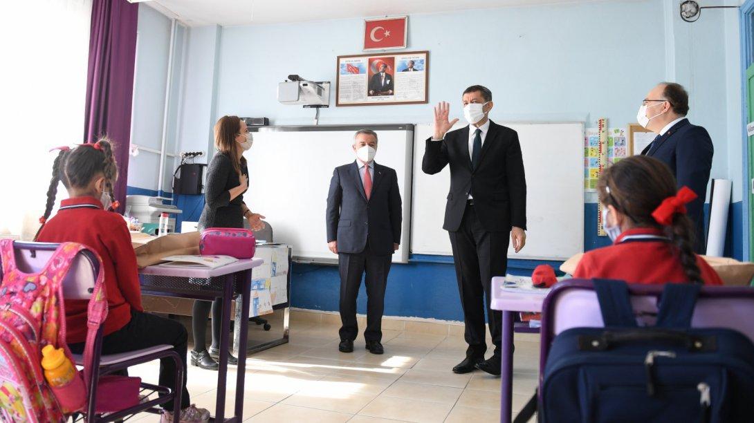 Milli Eğitim Bakanımız Ziya Selçuk, Salgın Sürecinde Eğitimin 1. Yılıyla İlgili Değerlendirmelerde Bulundu
