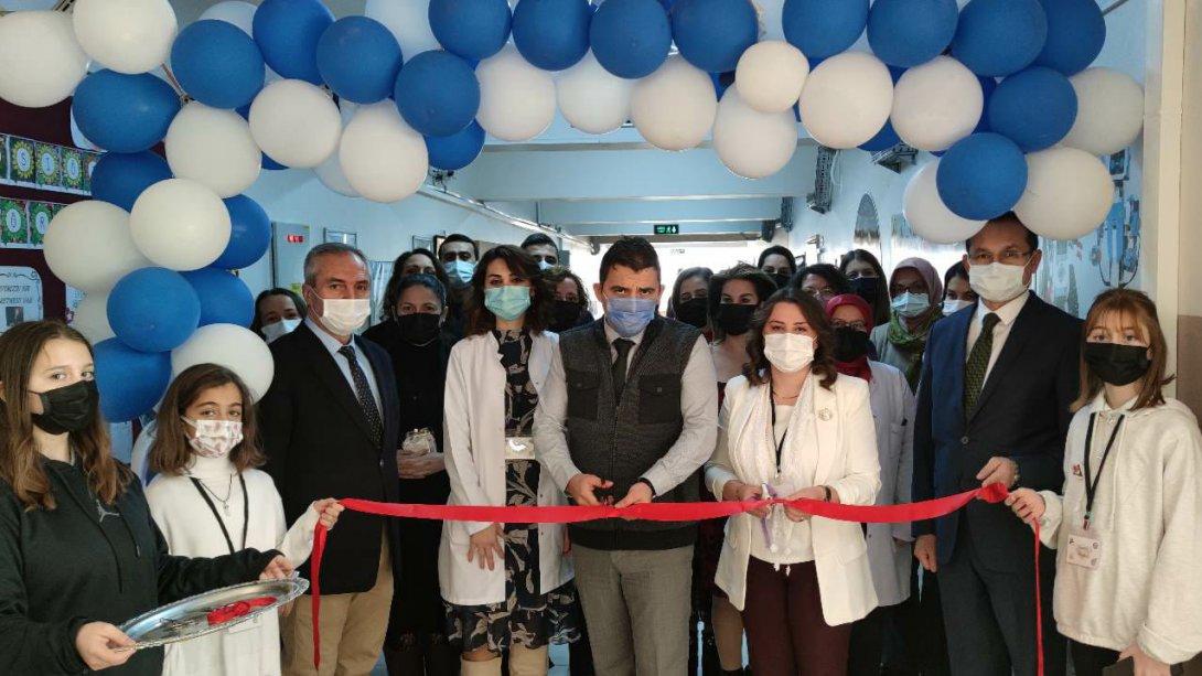 Büyükşehir Belediyesi Vali Enver Salihoğlu Ortaokulu 4006 TÜBİTAK Bilim Fuarı Açılışı Yapıldı