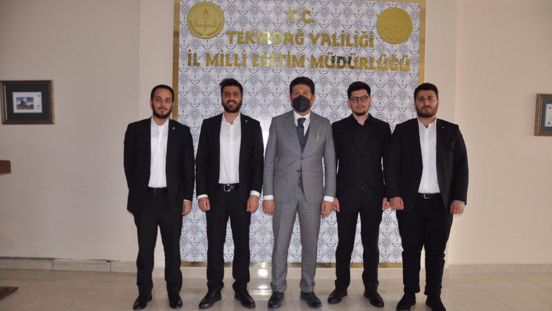Kırklareli Anadolu Gençlik Derneği Yönetim Kurulu İl Milli Eğitim Müdürümüz Ersan Ulusan'ı Makamında Ziyaret Etti 