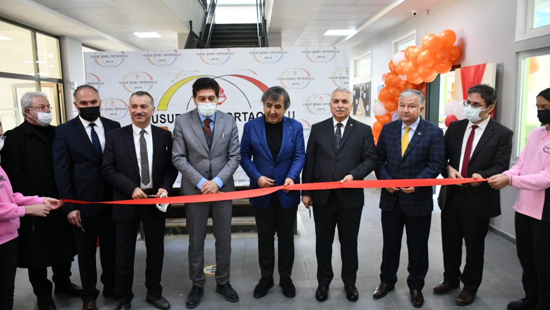 Vali Aziz Yıldırım Çerkezköy Yusuf Şenel Ortaokulunda Kurulan Z Kütüphanenin Açılışını Yaptı