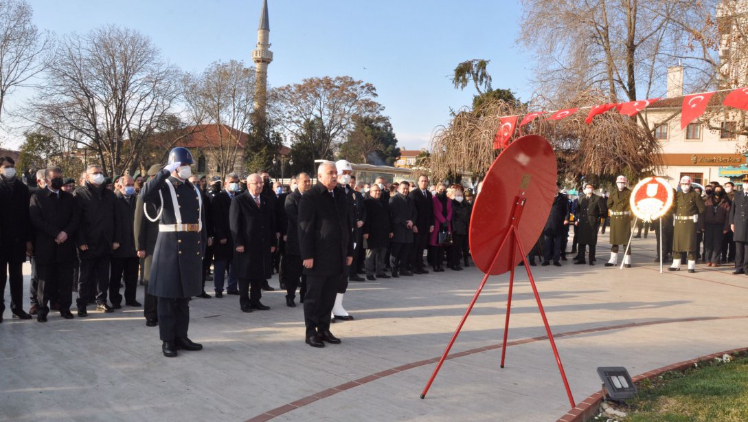 18 Mart Şehitler Günü ve Çanakkale Deniz Zaferi'nin 107. Yıldönümü Münasebetiyle Çelenk Sunma Töreni Yapıldı