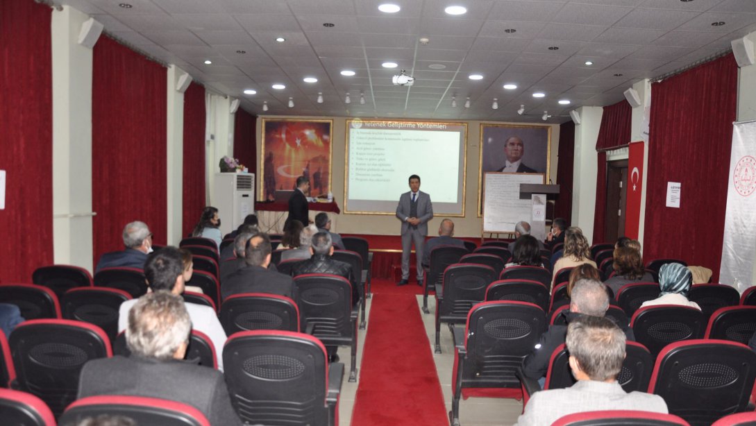 İl Milli Eğitim Müdürümüz Ersan Ulusan YÖGEP Kapsamında Başlayan Seminerlerin Yapıldığı Okulları Ziyaret Etti