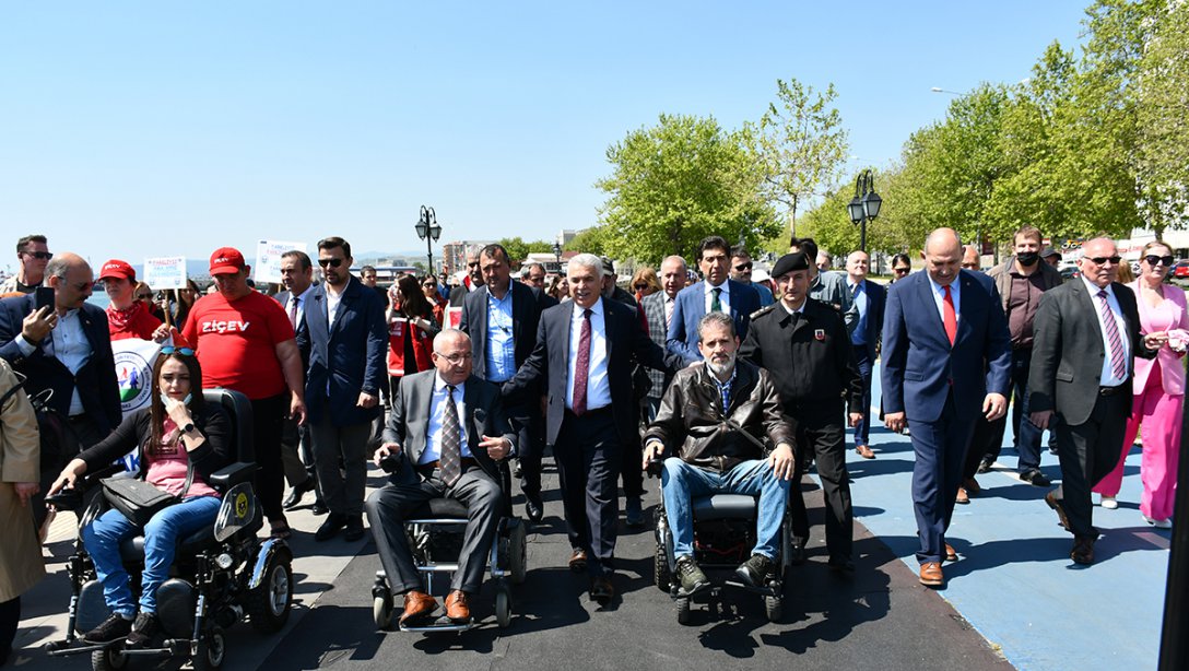 Vali Aziz Yıldırım, Engelliler Haftası Münasebetiyle Düzenlenen Yürüyüşe Katıldı