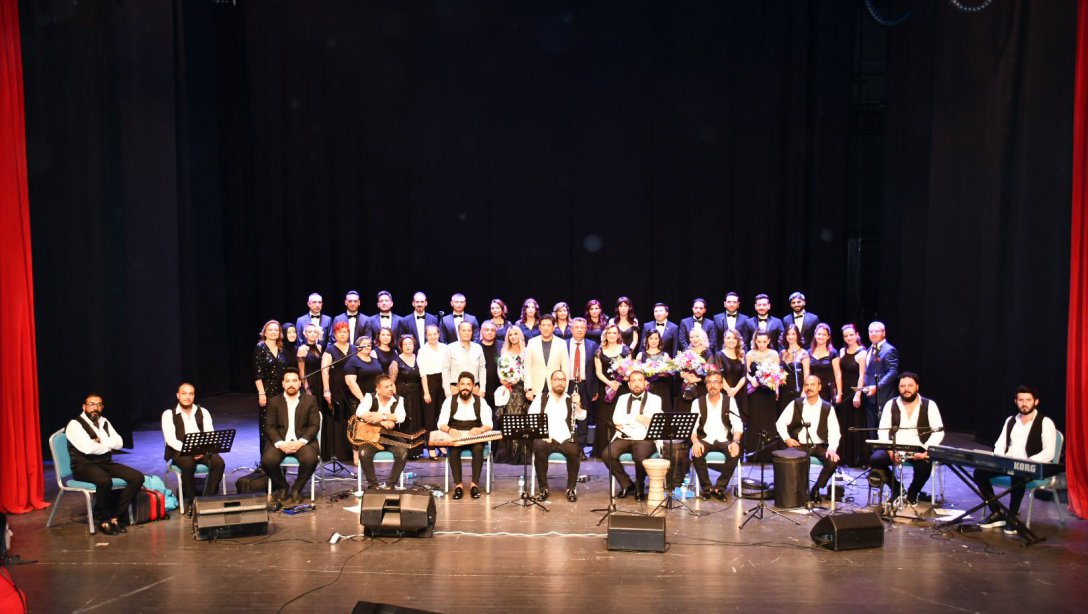 İl Milli Eğitim Müdürlüğü Türk Sanat Müziği Öğretmenler Korosu Konserini Gerçekleştirdi
