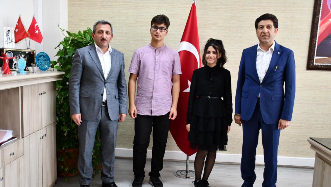 İl Milli Eğitim Müdürümüz Ersan Ulusan Çorlu İlçemizde 2022 LGS Kapsamında Yapılan Merkezi Sınavda Türkiye Birincisi Olan Öğrencilerimizi Tebrik Etti