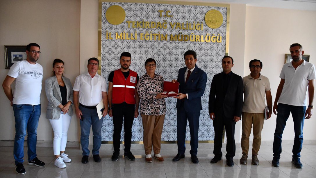 Tekirdağ Kızılay Başkanı Hamiyet Çizen ve Çorlu Kızılay Kan Merkezi Yetkililleri İl Milli Eğitim Müdürümüz Ersan Ulusan'ı Makamında Ziyaret Etti 