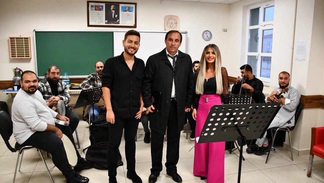 İl Milli Eğitim Müdür Yardımcısı İlhan Koçer Süleymanpaşa Halk Eğitimi Merkezi Bünyesinde Açılan Türk Müziği Koro Çalışmasını Ziyaret Etti