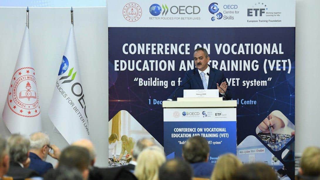 Bakan Özer, Mesleki Eğitim Reformunu ve Türkiye'nin Bu Alandaki Deneyimlerini, İstanbul'da Düzenlenen OECD Mesleki Eğitim Zirvesi'nde Paylaştı