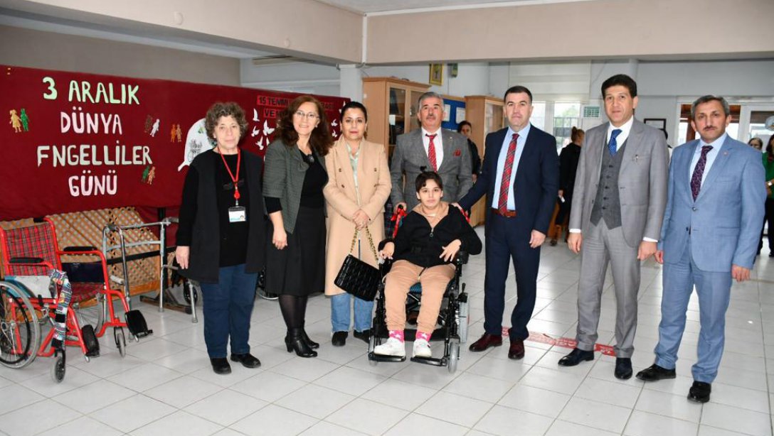 3 Aralık Dünya Engelliler Günü Münasebetiyle Öğrencimize Tekerlekli Sandalye Hediye Edildi