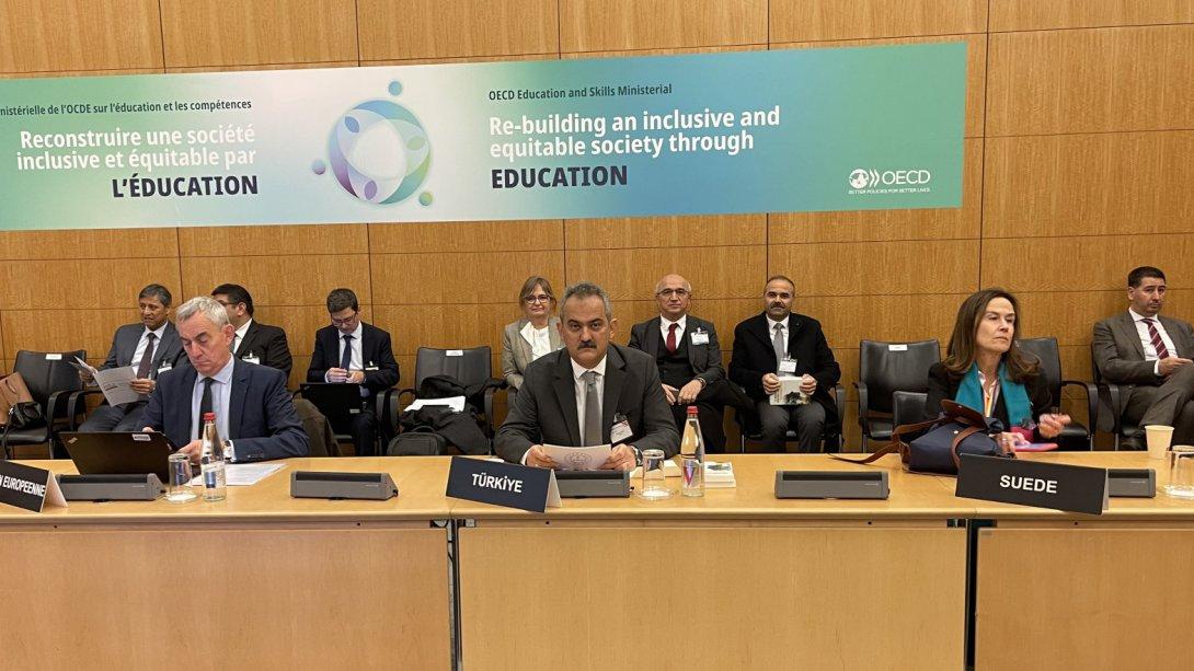 Bakan Özer, OECD Ülkelerine Eşitlik Ve Kapsayıcılık Bağlamında Son Bir Yıldaki Projeleri Anlattı