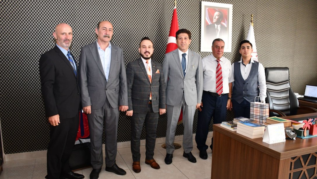 Yeniden Refah Partisi Süleymanpaşa İlçe Başkanı Ali Rıza Özen  İl Milli Eğitim Müdürümüz Ersan Ulusan'ı Ziyaret Etti