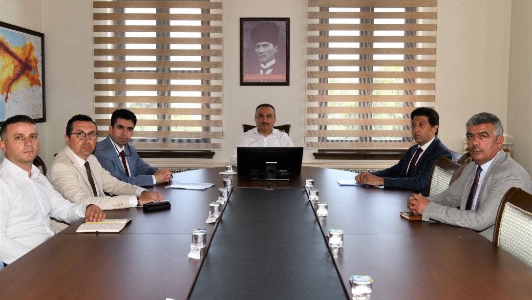 Valimiz Sayın Recep Soytürk'ün Başkanlığında Eğitim Yatırımları Toplantısı Düzenlendi