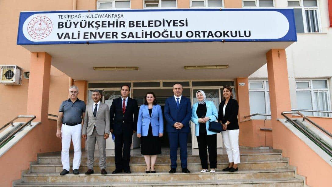Vali Soytürk ve Eşi Nurdan Soytürk 2023-2024 Eğitim-Öğretim Yılına Hazırlanan Okulları Ziyaret Etti