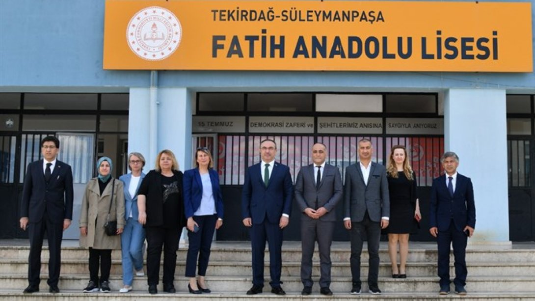 Vali Soytürk Fatih Anadolu Lisesi'ni Ziyaret Etti