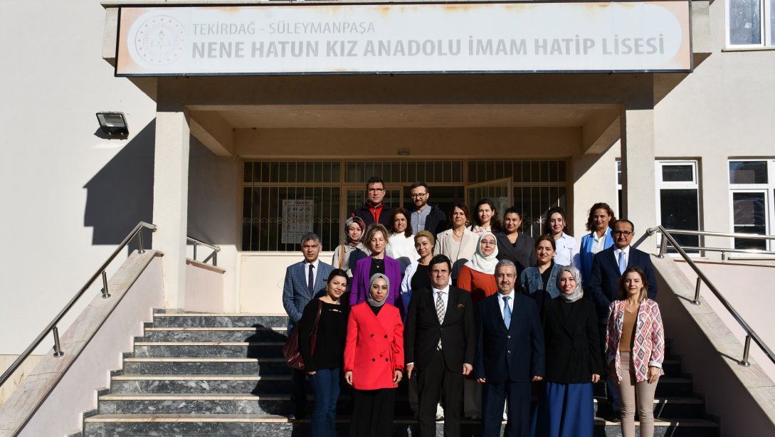 İl Millî Eğitim Müdürümüz Dr. Abdülaziz Yeniyol, Süleymanpaşa İlçesinde Nene Hatun Kız Anadolu İmam Hatip Lisesini Gezerek İncelemelerde Bulundu