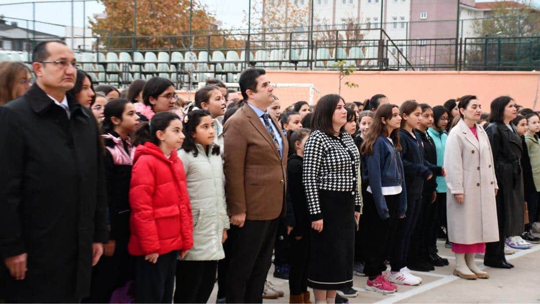 İl Millî Eğitim Müdürümüz Dr. Abdülaziz Yeniyol, Süleymanpaşa İlçesinde Vali Enver Salihoğlu Ortaokulunun Bayrak Törenine Katıldı