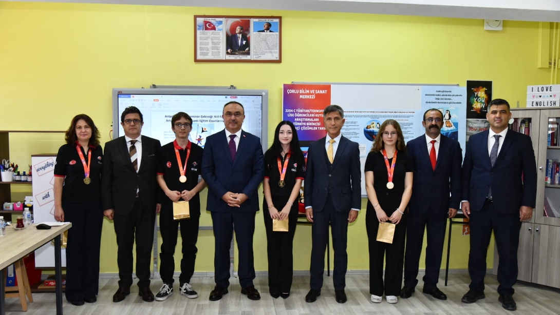 Vali Soytürk Türkiye Birincisi Öğrencileri Ziyaret Etti
